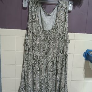 Croft barrow white Grayist green 2X ladies No sleeve shirt.